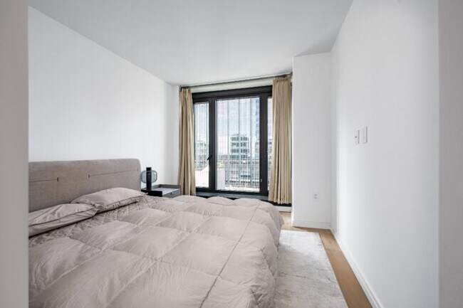 Foto del edificio - 2 bedroom in New York NY 10019