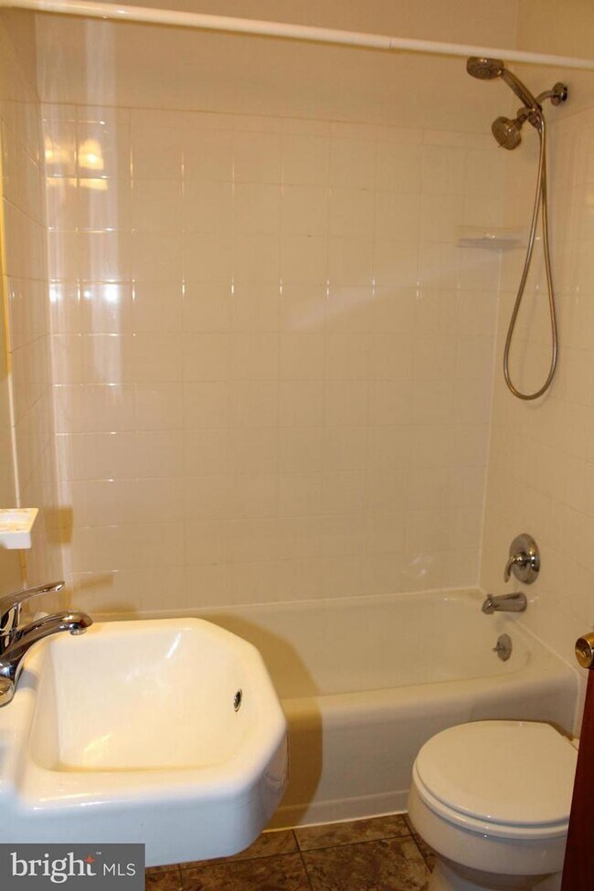 Foto del edificio - 218 Hillcrest Dr