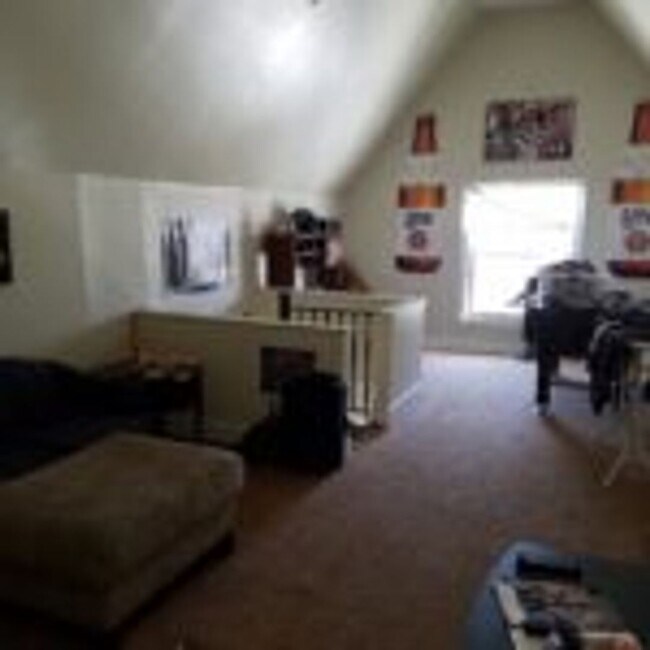 Foto del edificio - 2579 N Frederick Ave