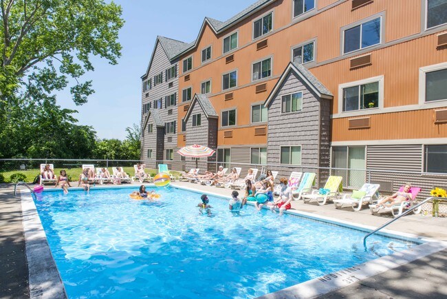 The Oaks Apartments East Lansing