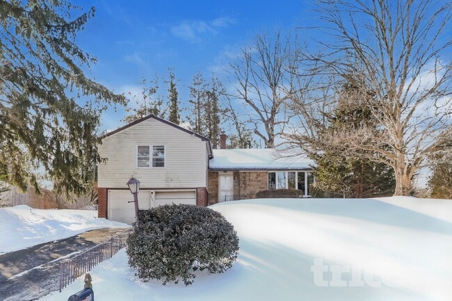 Building Photo - 1380 Glenbrook Rd