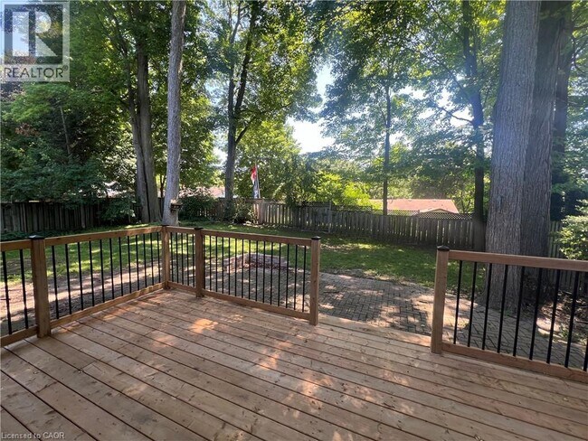 Photo du bâtiment - 139 Gunn Ave