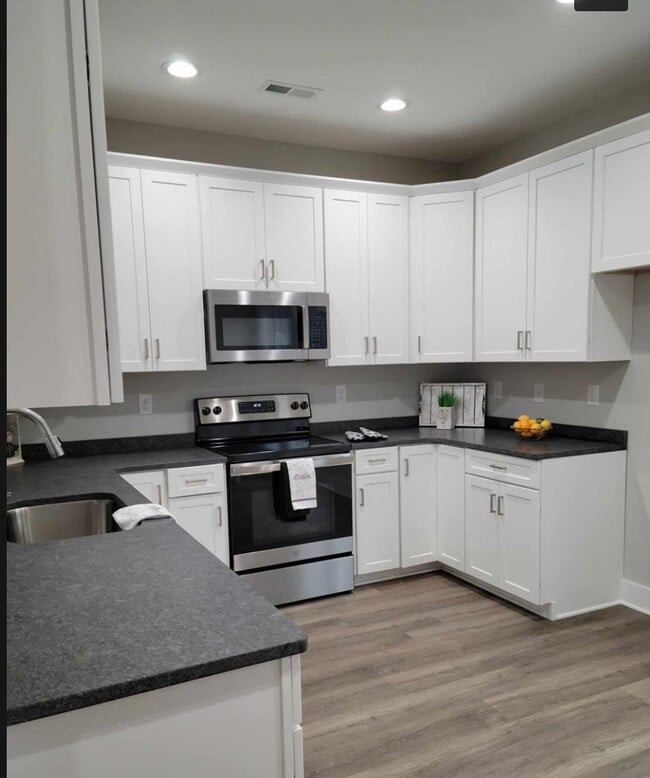 Building Photo - 50 Pelt Ln