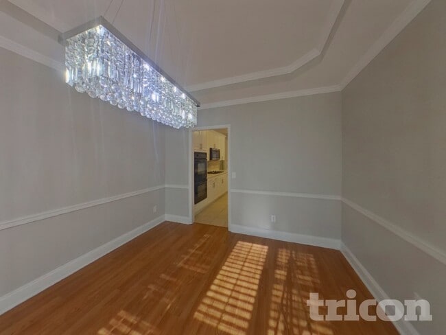 Building Photo - 275 Lawrence Pl