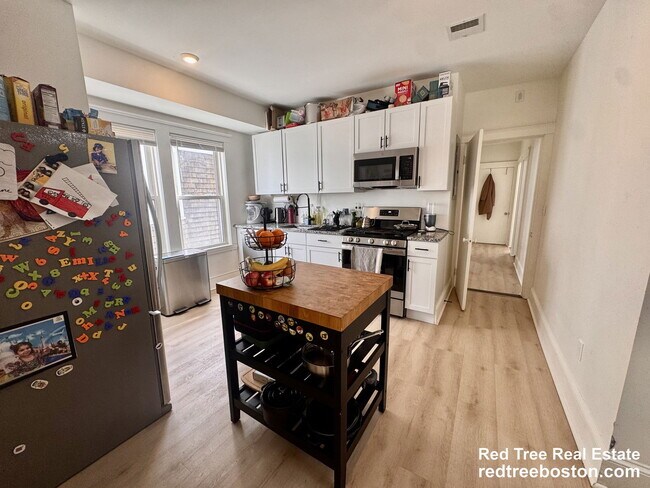 Building Photo - 127 Eliot St