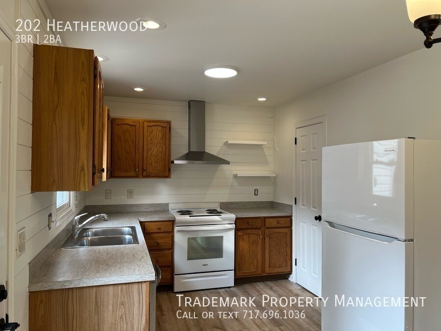 Primary Photo - Spacious Ephrata Townhome