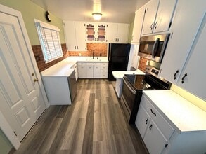 Building Photo - 730 N Montana Ave