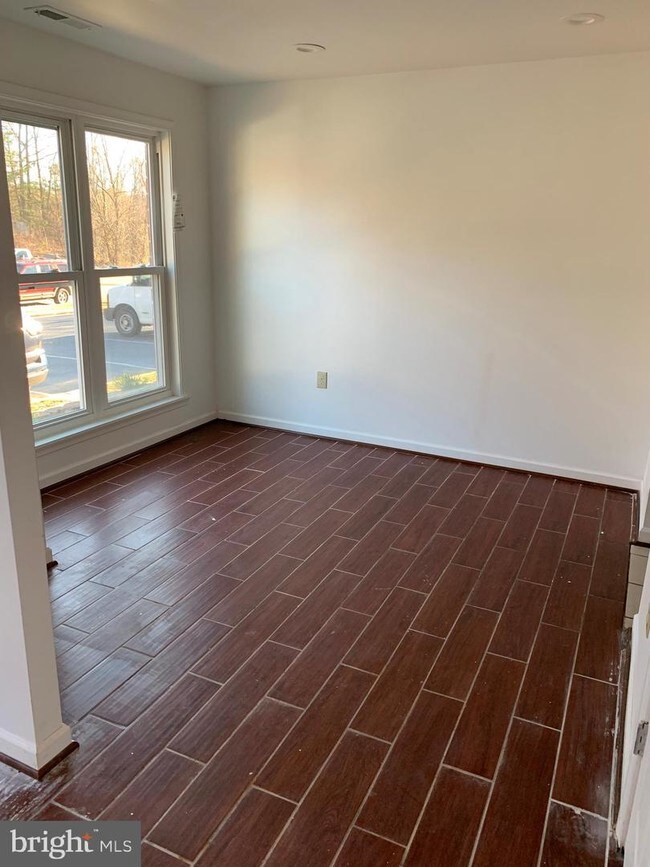 Building Photo - 46 Chestnut Dr