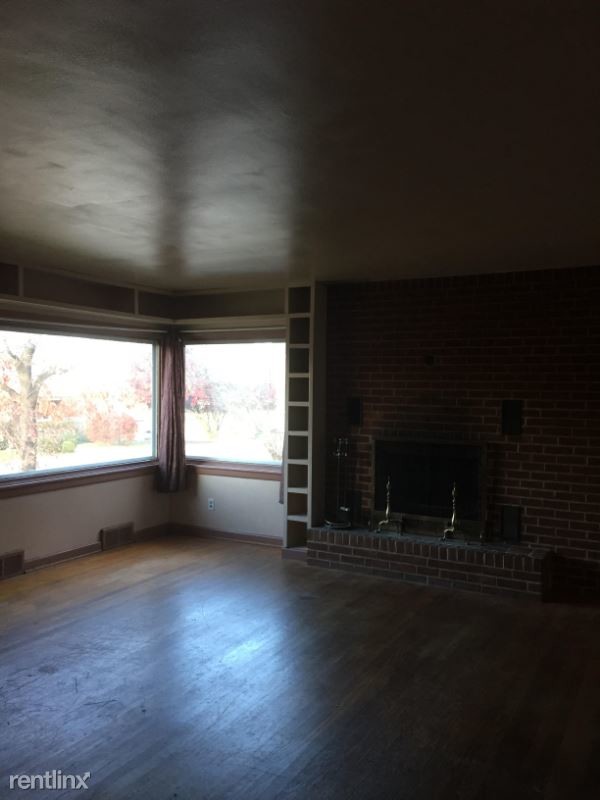 Building Photo - 2 br, 1 bath House - 210 W Gay St