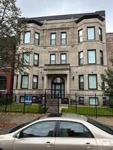 Building Photo - 2329 W Monroe St