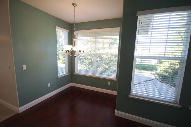 Foto del edificio - 3 Bed| 2 Bath | 1526 SF | Private 2 Car Garage | Condominium