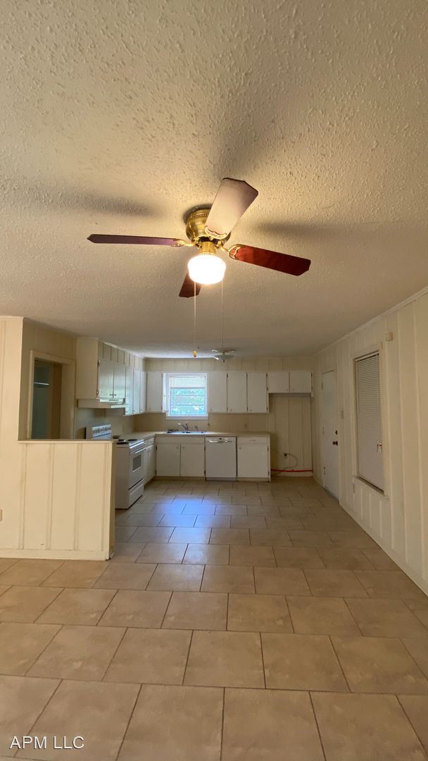 Building Photo - 2 br, 1 bath House - 317 Bayou Oaks Drive