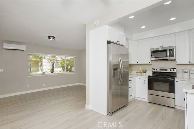 Foto del edificio - 6235 Comstock Ave