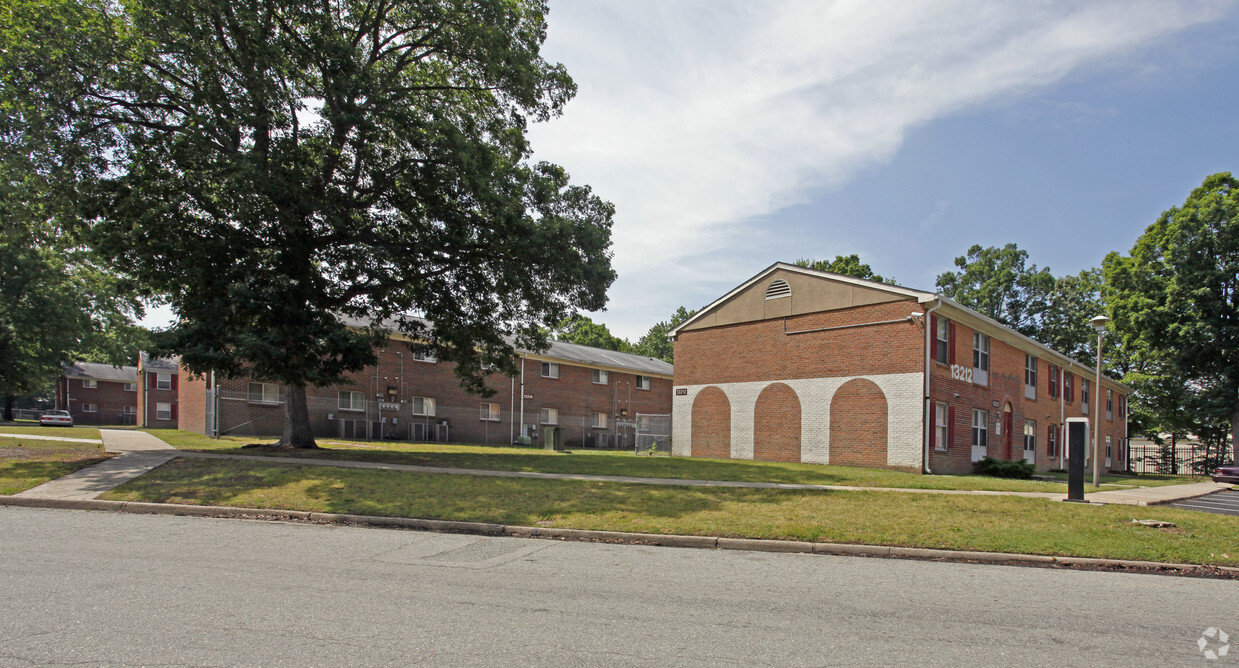 Building Photo - Aqueduct Apartments