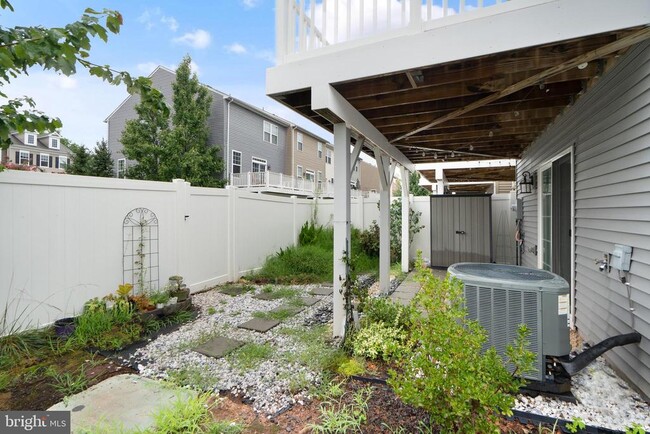 Building Photo - 10698 Viewmont Ln