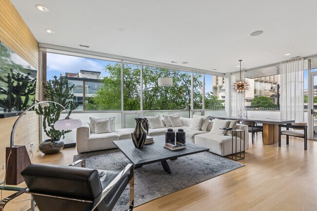 Foto del edificio - 2154 W Division St