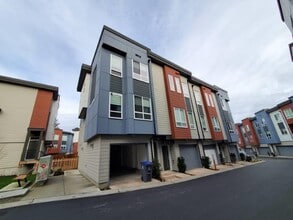 Building Photo - 1670 160 St
