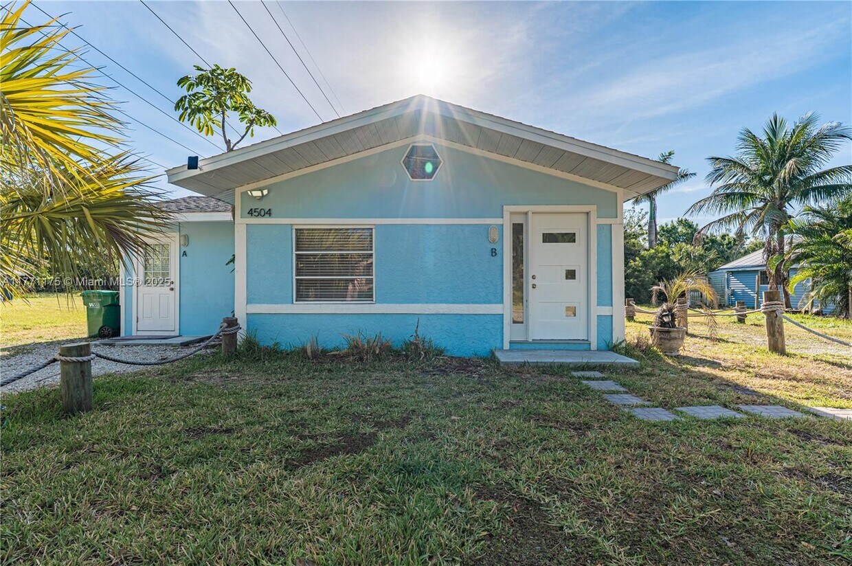 Primary Photo - 4504 Oakley St