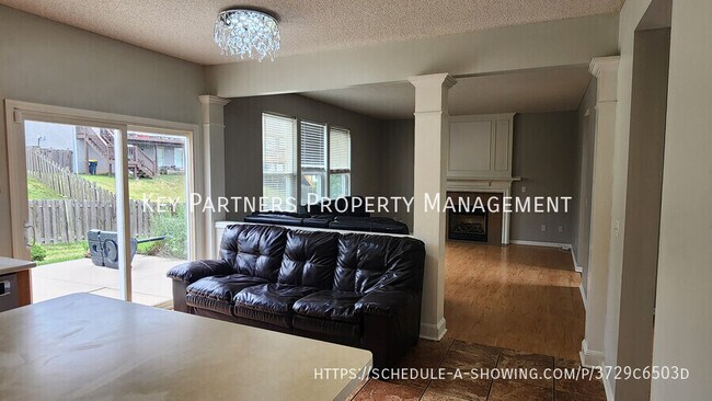 Foto del edificio - 7828 N Lister Ave