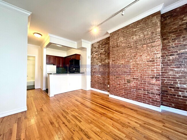 Building Photo - 906 Amsterdam Avenue