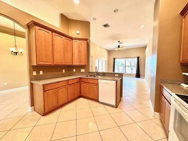 Foto del edificio - 4 Bedroom / 2 Bath Home in Royal Trails