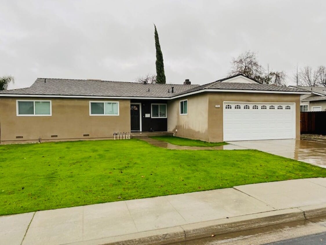 Primary Photo - $2,295 Shaw & Fowler, 4 Bedroom Home - Ral...