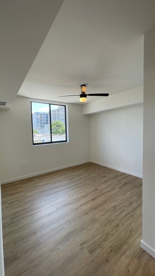 Foto del edificio - 960 E 30th St
