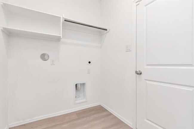 Foto del edificio - 5116 Twin Summit Dr