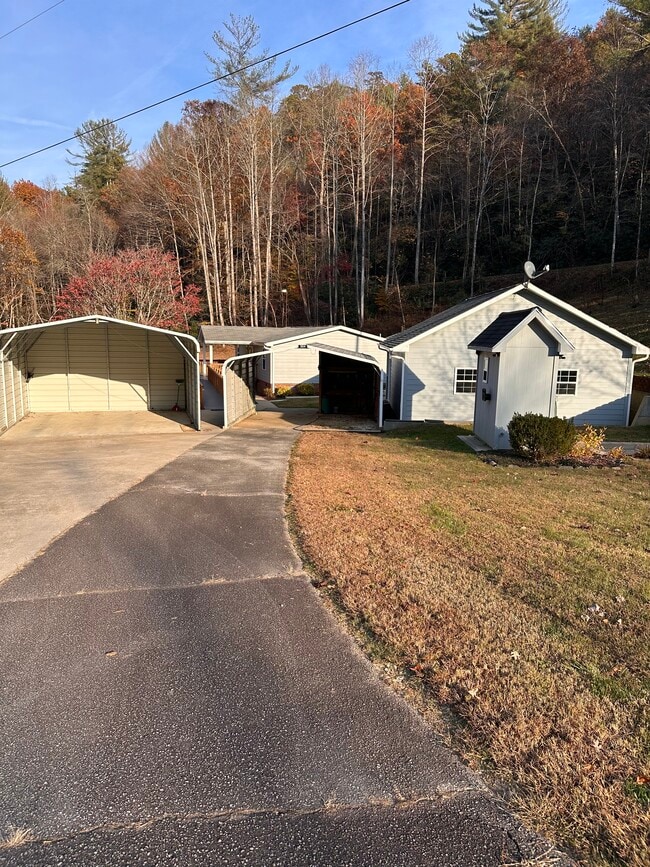 Building Photo - 304 Carson Elliott Dr