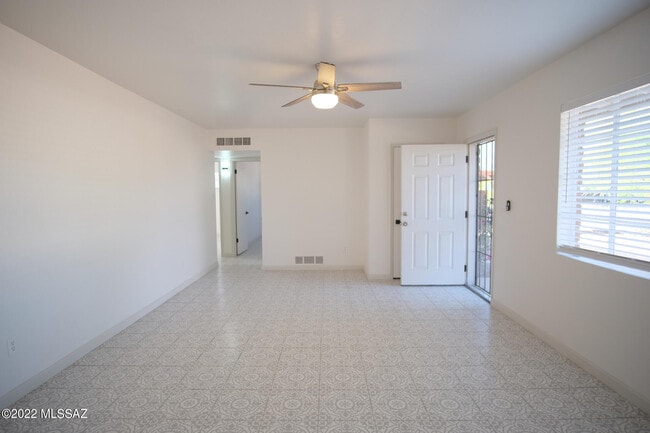 Foto del edificio - 2743 N Park Ave