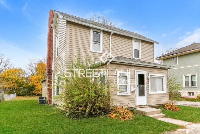 Building Photo - REDUCED!