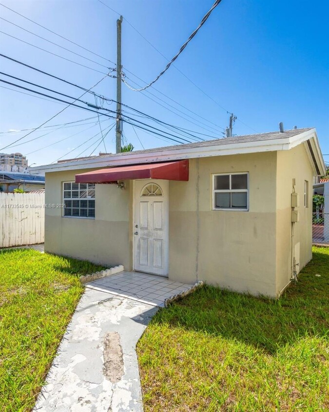 Foto principal - 3640 SW 25th St