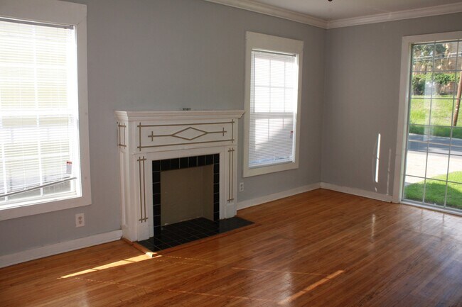 Foto del edificio - Half off the first Full Months rent! Secti...