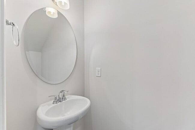 Interior Photo - Mintworth Commons