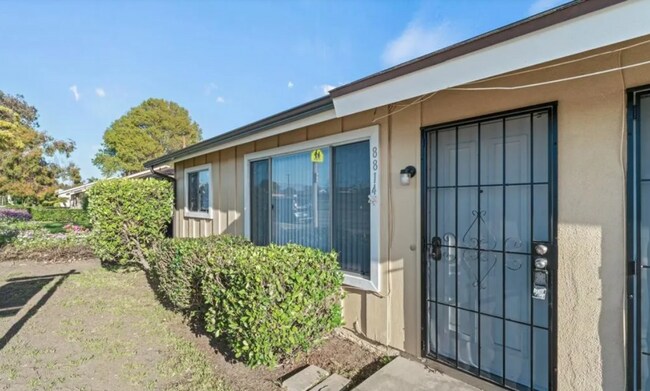Building Photo - East Ventura Duplex – 2 Bedroom, 1.75 Bath...