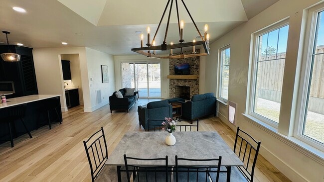 Building Photo - 4506 S Rocking Chair Ln