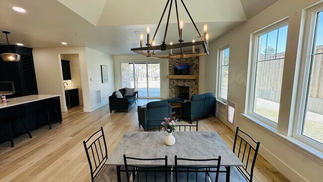 Foto del edificio - 4506 S Rocking Chair Ln
