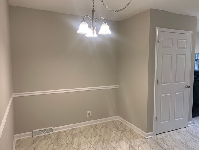 Building Photo - 3825 Rosehaven Dr