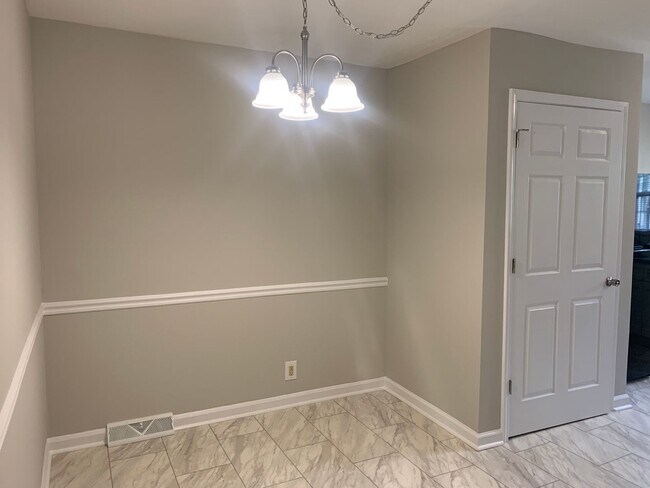 Foto del edificio - 3825 Rosehaven Dr