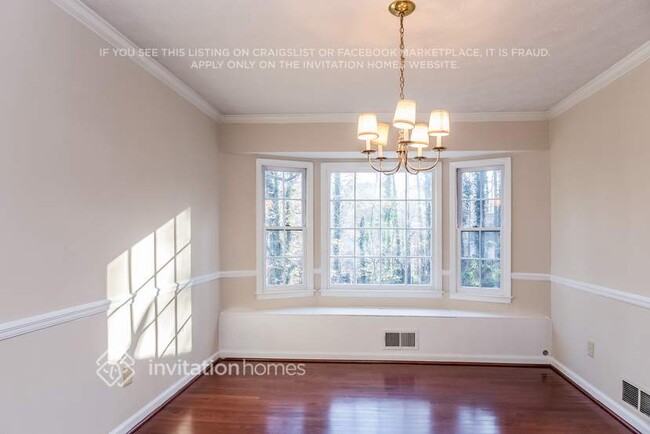 Building Photo - 206 Hauteur Pl SW