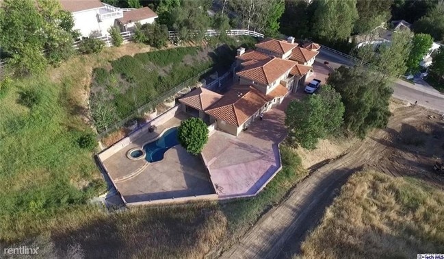 Building Photo - 6 br, 5 bath House - 19 Cinch Rd