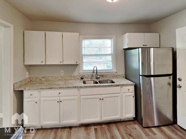 Building Photo - 533 Annie Laura Dr