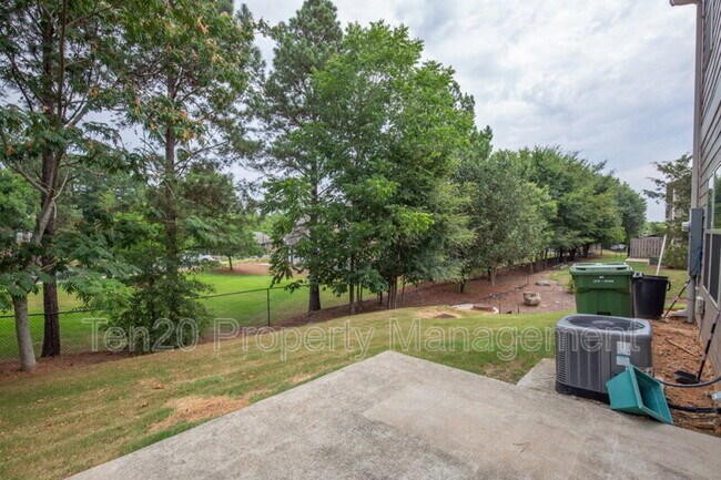 Foto del edificio - 6061 Townes Way