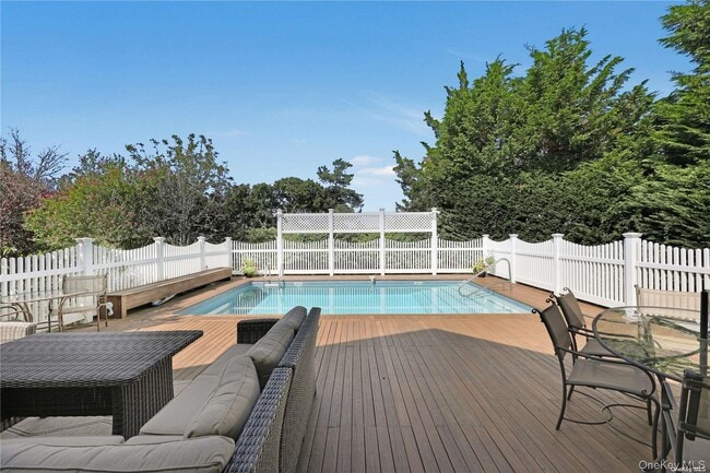 Building Photo - 2 Bayview Rd