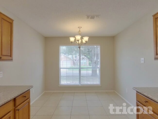 Foto del edificio - 5705 Stone Meadow Ln