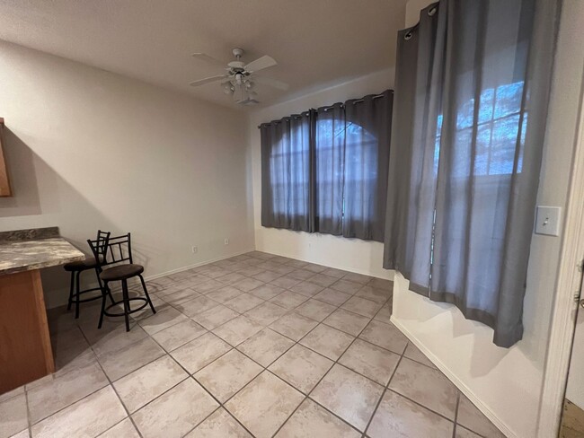 Foto del edificio - Beautiful 3 Bed 2 Bathroom home with Large...