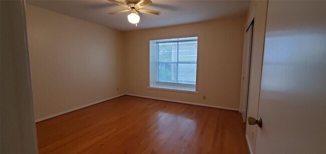 Building Photo - 3420 Mt Vernon St