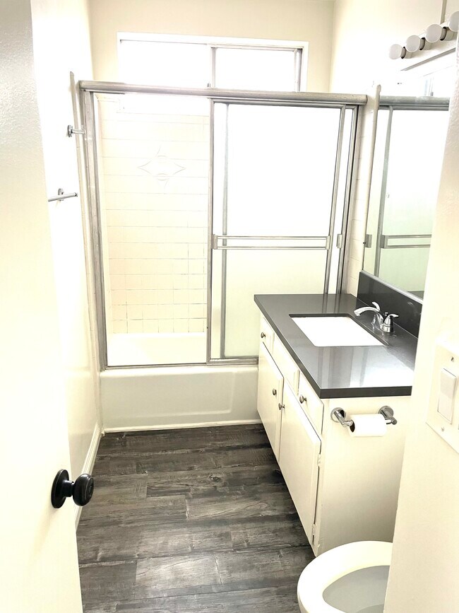 Foto del edificio - 2321 Pullman Ln