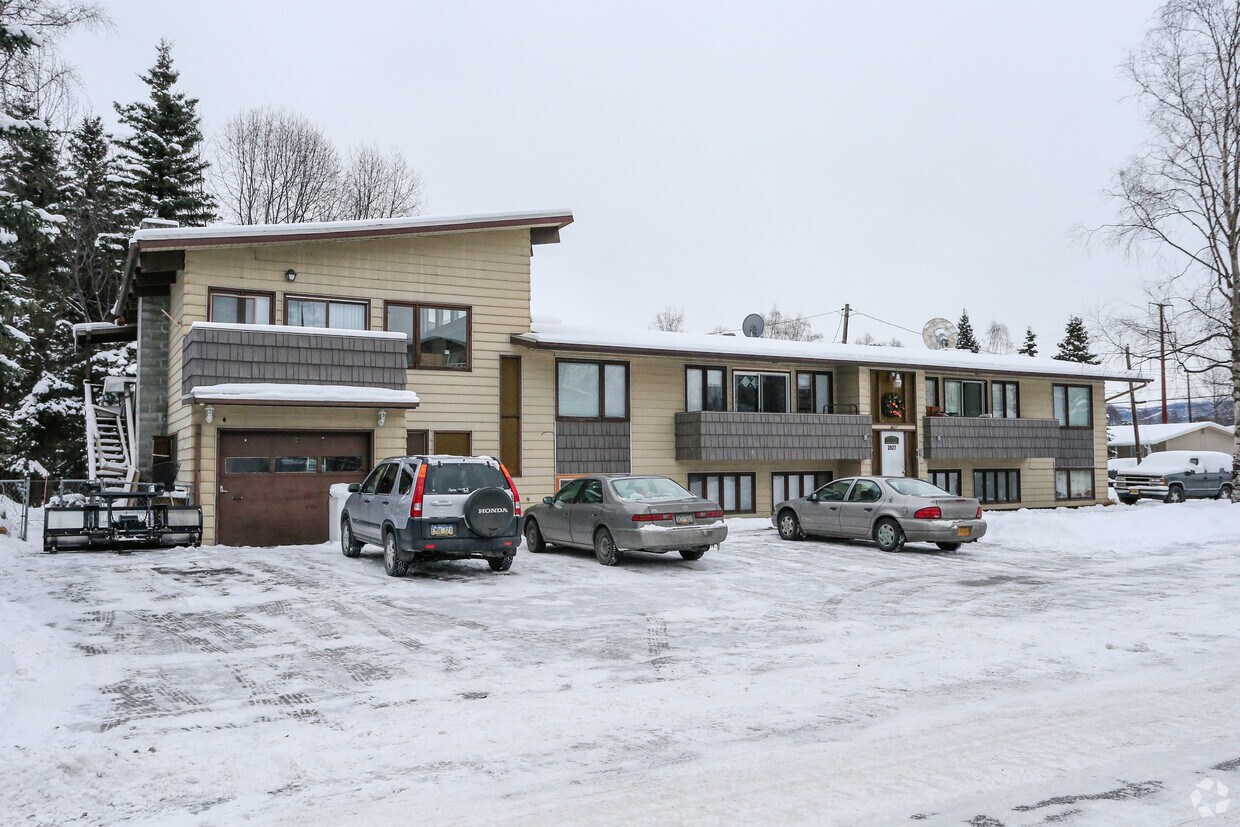 Building Photo - 2627 Glacier St