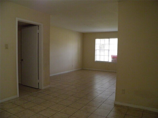 Building Photo - 7221 Beechnut St